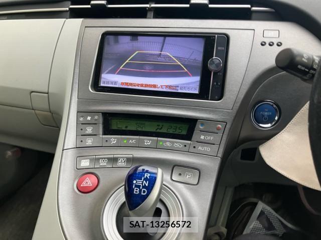 Toyota PRIUS 2012-11 8850409-17