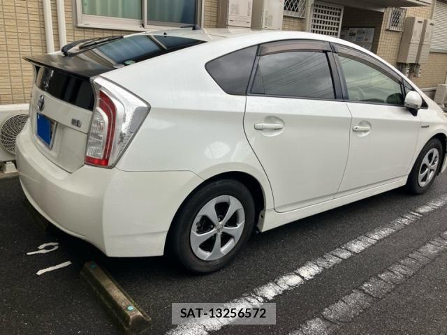 Toyota PRIUS 2012-11 8850409-1