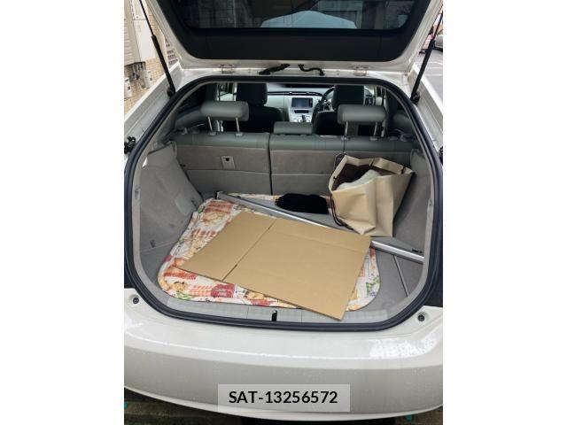 Toyota PRIUS 2012-11 8850409-23