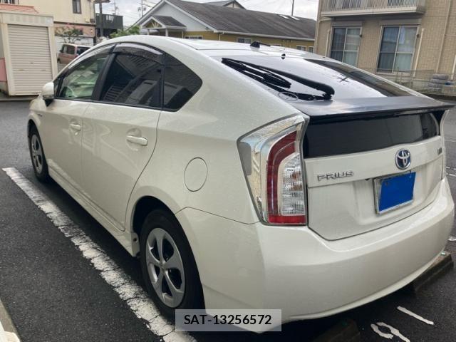 Toyota PRIUS 2012-11 8850409-4
