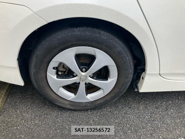 Toyota PRIUS 2012-11 8850409-6