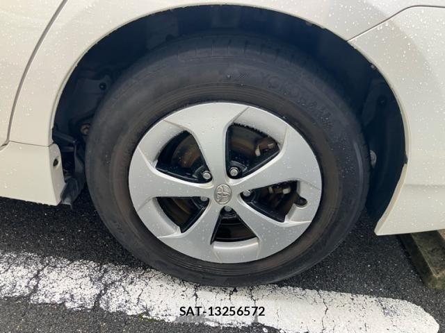 Toyota PRIUS 2012-11 8850409-7