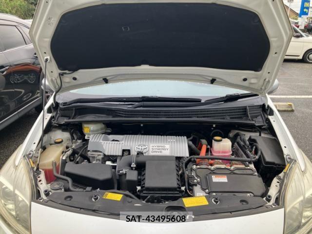 Toyota PRIUS 2014-02 8850405-9