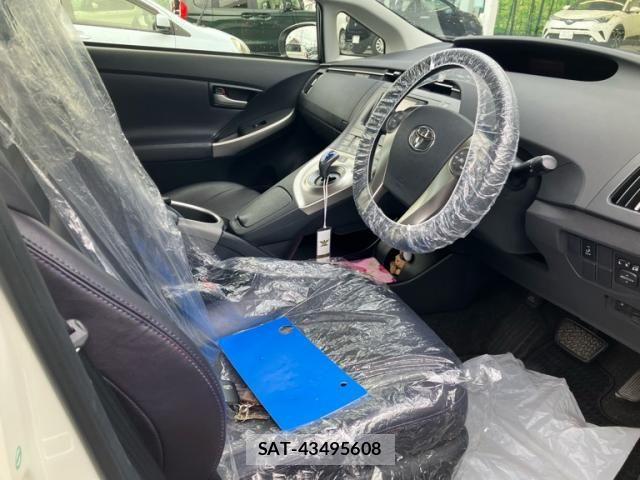 Toyota PRIUS 2014-02 8850405-12
