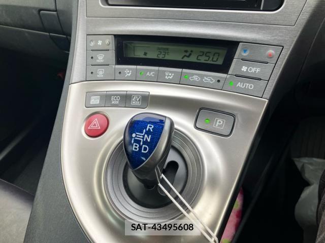 Toyota PRIUS 2014-02 8850405-15