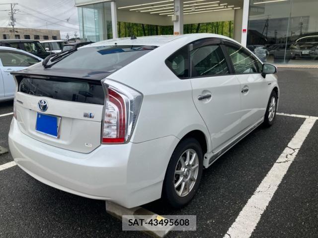 Toyota PRIUS 2014-02 8850405-1