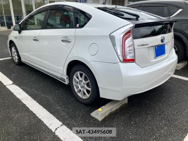 Toyota PRIUS 2014-02 8850405-4