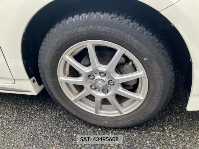 Toyota PRIUS 2014-02 8850405-6
