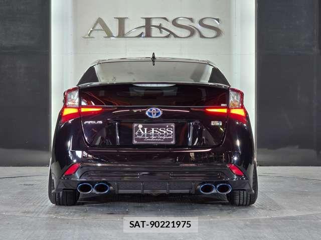 Toyota PRIUS 2019-08 8850381-11