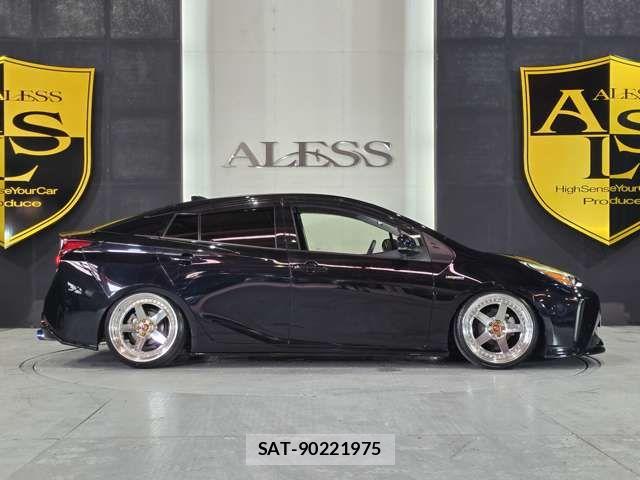 Toyota PRIUS 2019-08 8850381-12