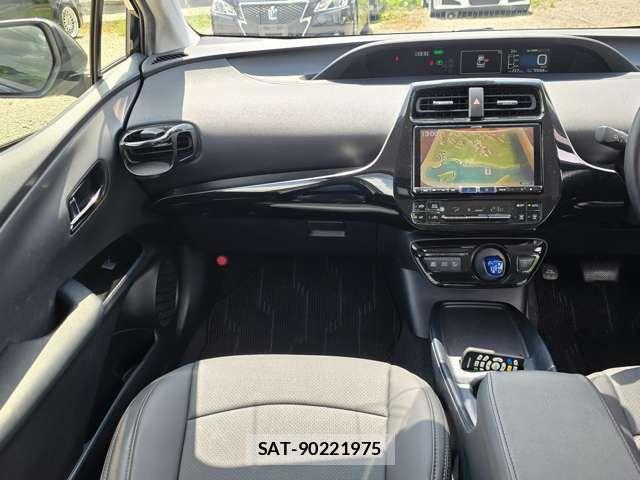 Toyota PRIUS 2019-08 8850381-13