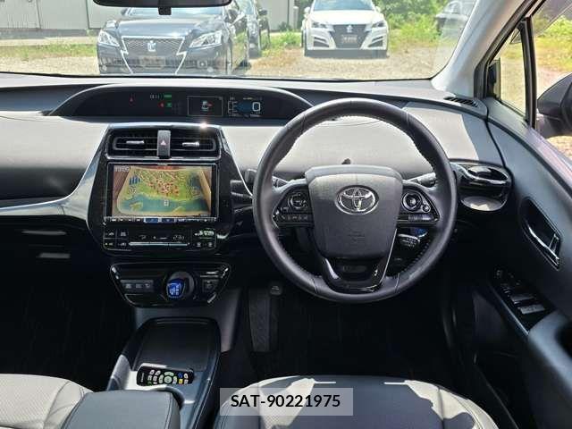 Toyota PRIUS 2019-08 8850381-14