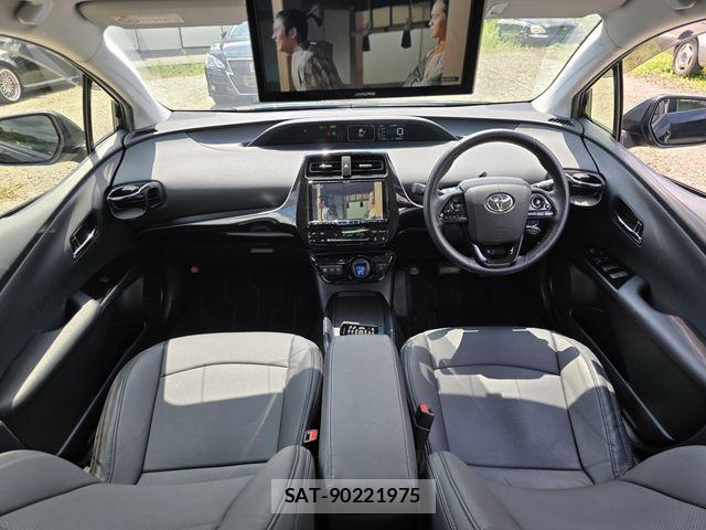 Toyota PRIUS 2019-08 8850381-16