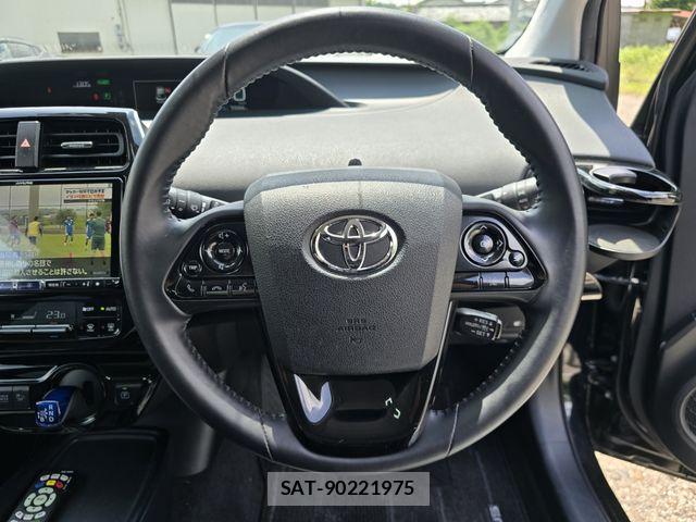 Toyota PRIUS 2019-08 8850381-17