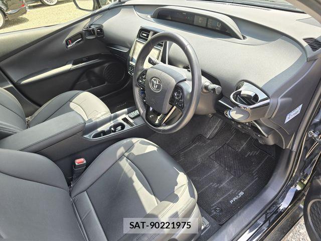 Toyota PRIUS 2019-08 8850381-21