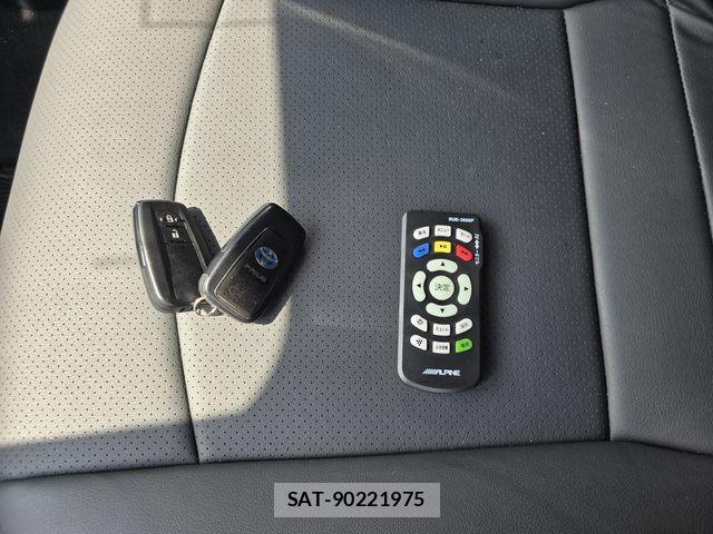 Toyota PRIUS 2019-08 8850381-28