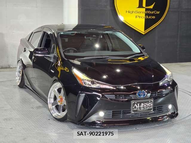 Toyota PRIUS 2019-08 8850381-2