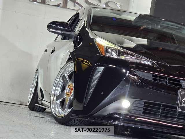 Toyota PRIUS 2019-08 8850381-8