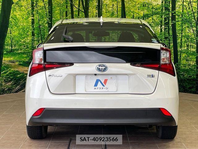 Toyota PRIUS 2019-08 8850391-15