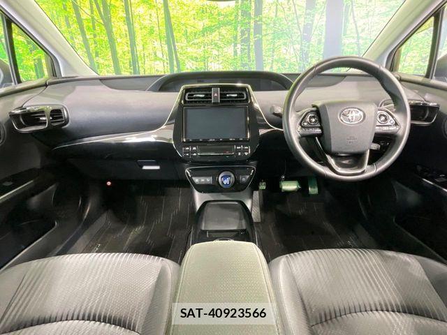 Toyota PRIUS 2019-08 8850391-1