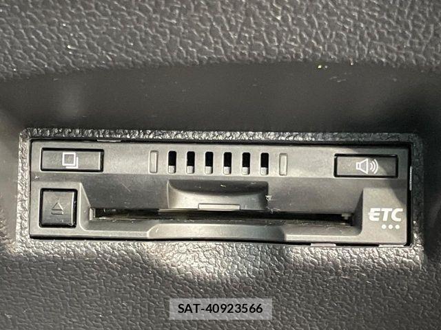 Toyota PRIUS 2019-08 8850391-7