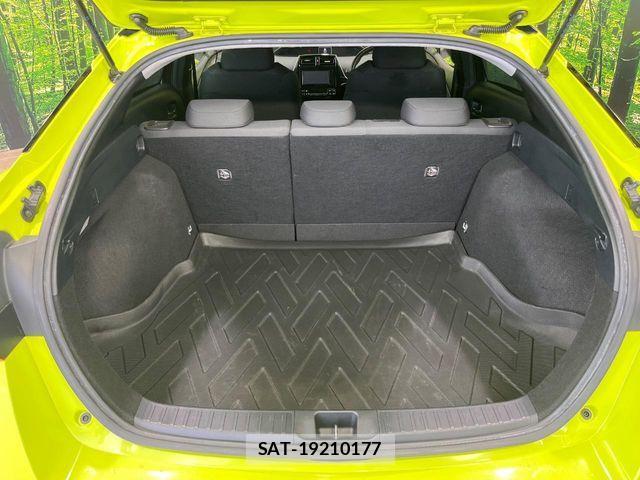 Toyota PRIUS 2019-06 8850396-9
