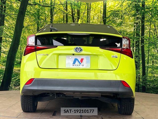 Toyota PRIUS 2019-06 8850396-14