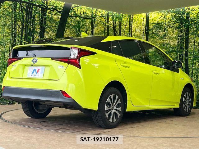 Toyota PRIUS 2019-06 8850396-16