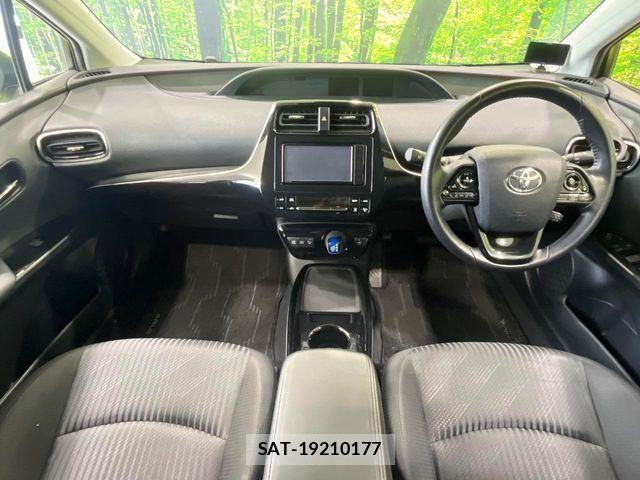 Toyota PRIUS 2019-06 8850396-1