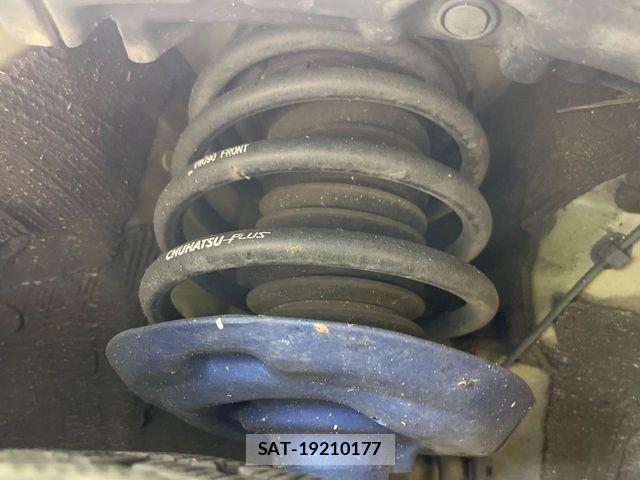 Toyota PRIUS 2019-06 8850396-19