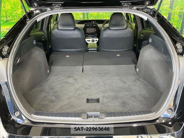 Toyota PRIUS 2017-01 8850389-10