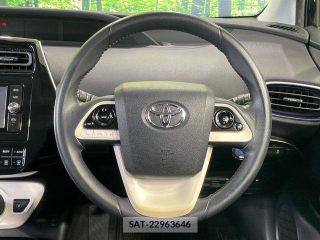 Toyota PRIUS 2017-01 8850389-11