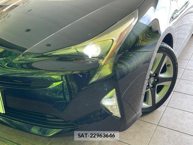 Toyota PRIUS 2017-01 8850389-12