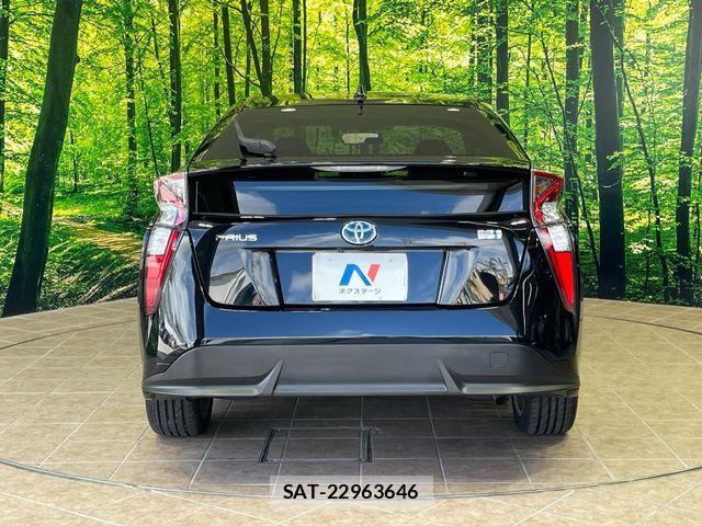 Toyota PRIUS 2017-01 8850389-15