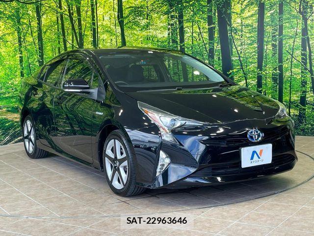 Toyota PRIUS 2017-01 8850389-16