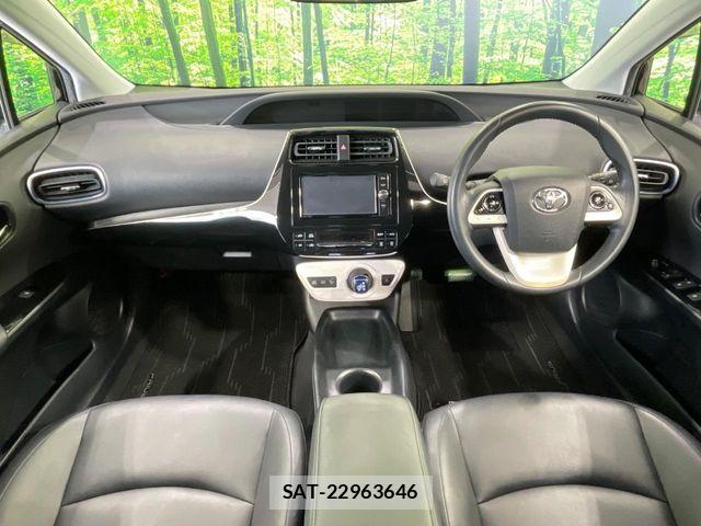 Toyota PRIUS 2017-01 8850389-1