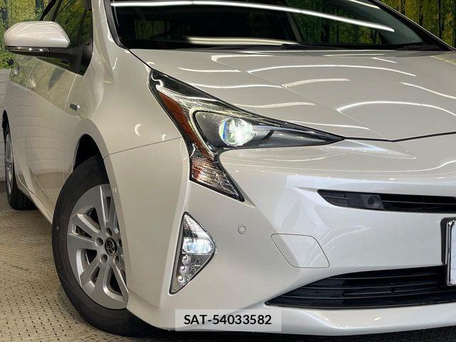 Toyota PRIUS 2018-09 8850393-11