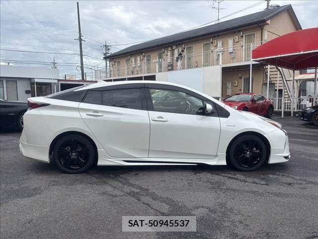 Toyota PRIUS 2016-01 8850402-16