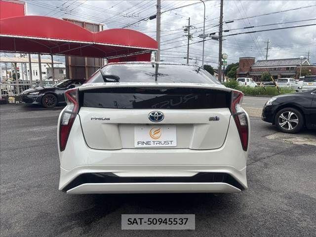 Toyota PRIUS 2016-01 8850402-18