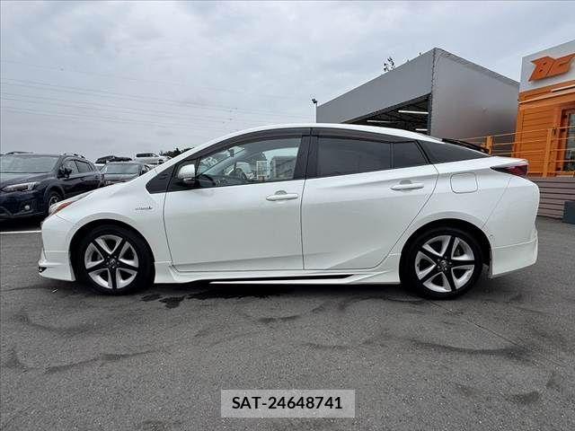 Toyota PRIUS 2016-01 8850384-10