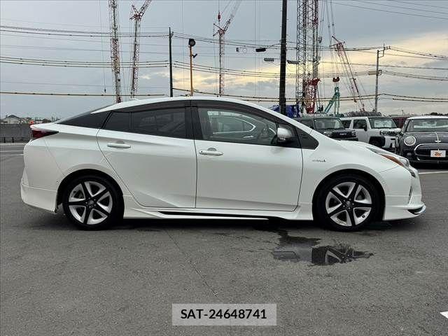 Toyota PRIUS 2016-01 8850384-11