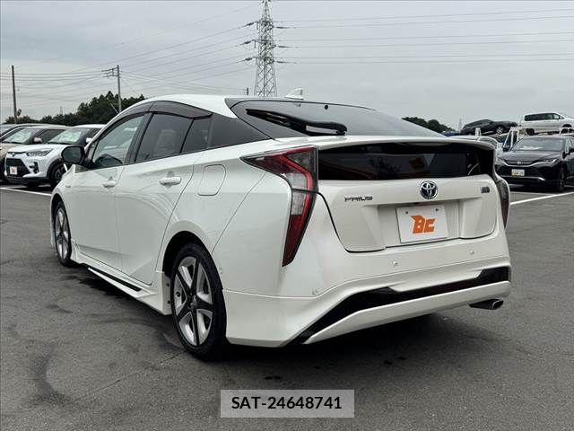 Toyota PRIUS 2016-01 8850384-12