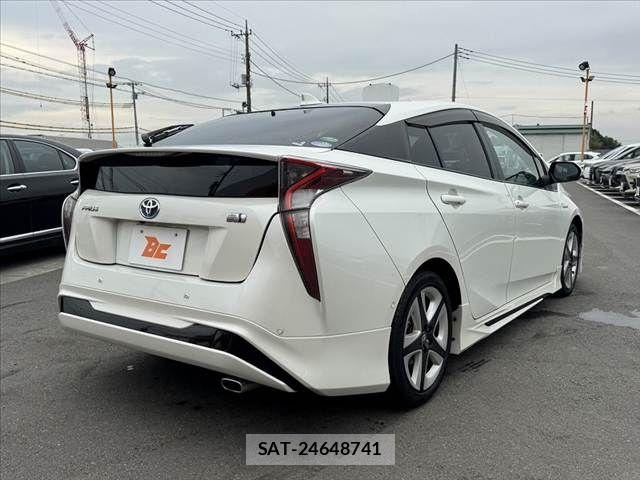 Toyota PRIUS 2016-01 8850384-14