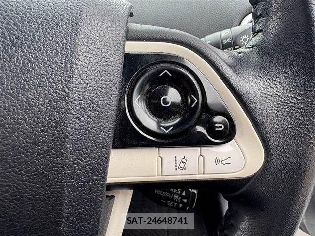 Toyota PRIUS 2016-01 8850384-24