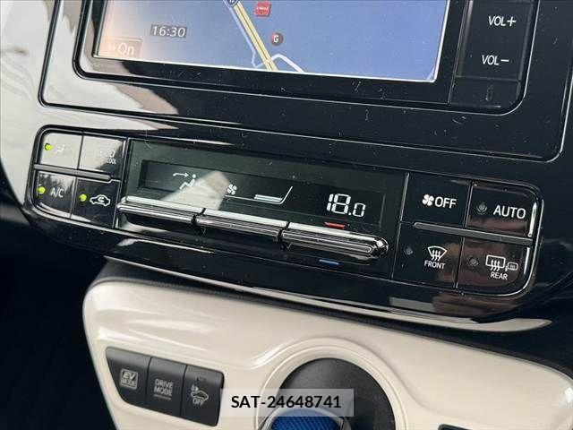 Toyota PRIUS 2016-01 8850384-3