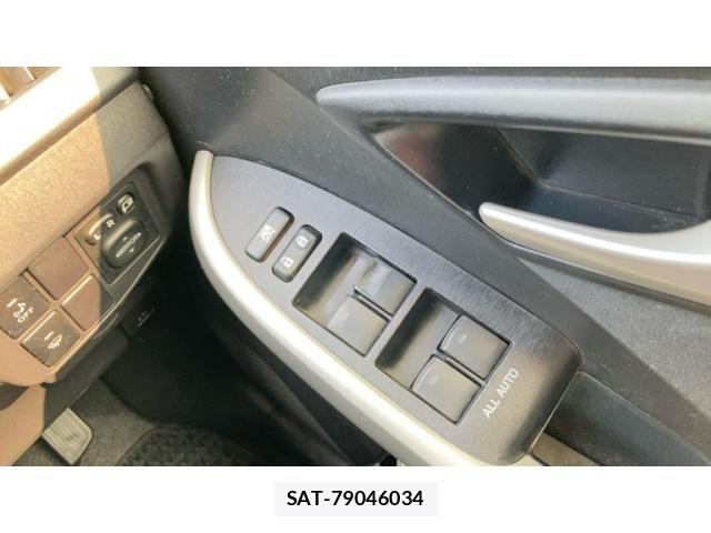 Toyota PRIUS 2012-07 8850413-16