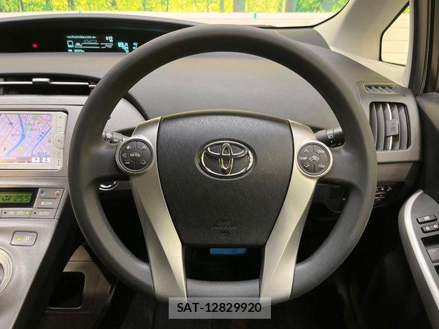 Toyota PRIUS 2013-11 8849534-10