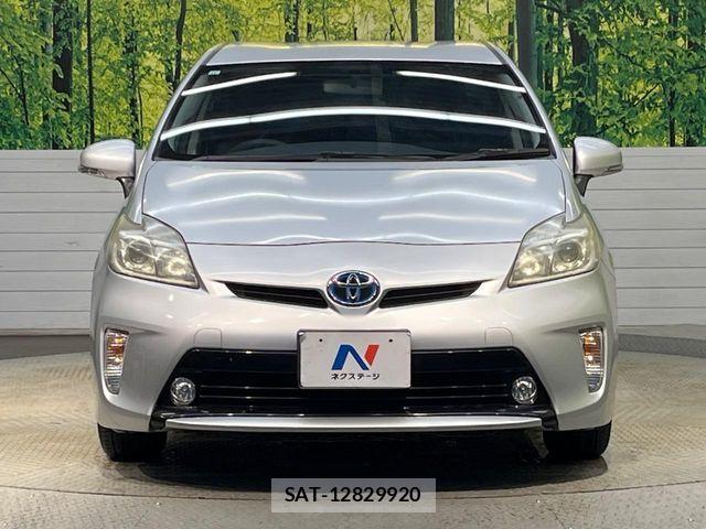 Toyota PRIUS 2013-11 8849534-13