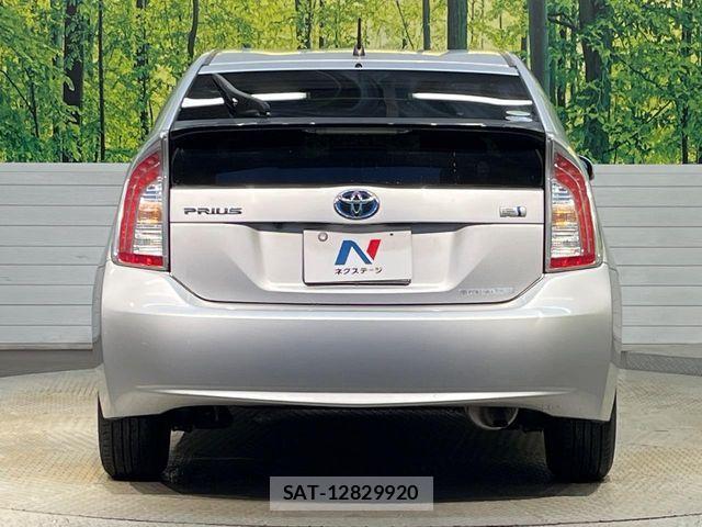 Toyota PRIUS 2013-11 8849534-14