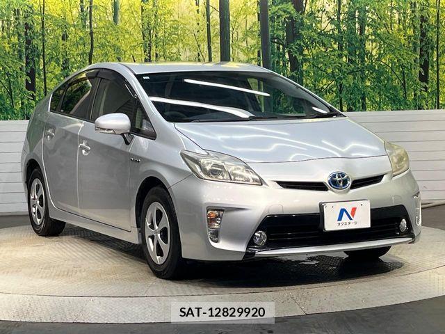 Toyota PRIUS 2013-11 8849534-15